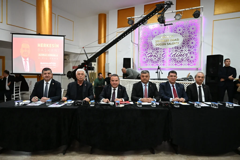 Başkan Böcek Antalyalı esnafla buluştu - Mega TV Baskan Esnaf Odasi 8 - Mega TV
