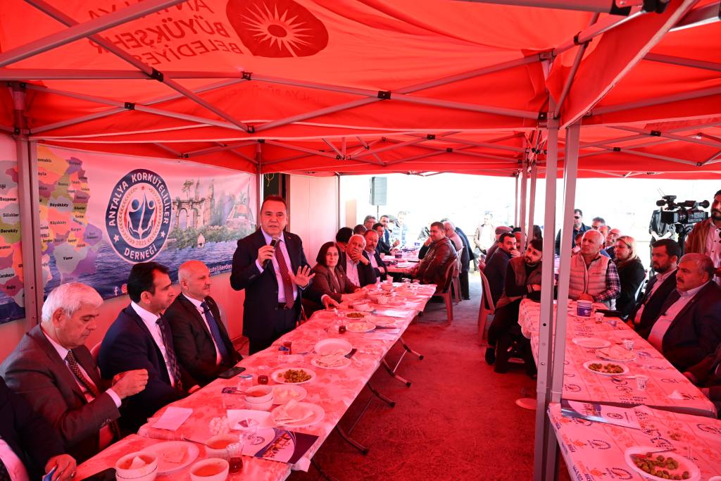 Baskan Muhittin Bocek Korkutelili hemsehrileriyle bulustu 10 - Mega TV