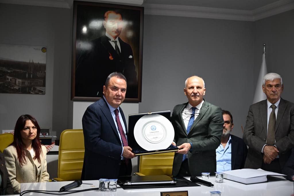 Baskan Muhittin Bocek Korkutelili hemsehrileriyle bulustu 3 - Mega TV