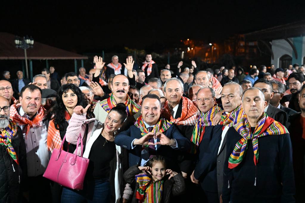 Baskan Muhittin Bocek Yorukler Dernegi ziyaret 14 5 - Mega TV