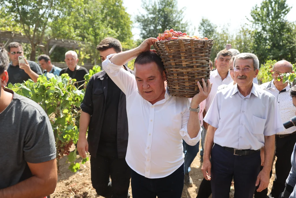 Bakan Böcek, tarımda istihdamı arttıracak projeler ile geliyor - Mega TV Baskan ciftci tarim 15 - Mega TV