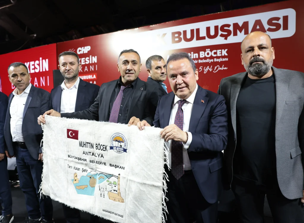 Başkan Böcek Dostlar Meclisi’nin konuğu oldu - Mega TV Batmanlilar Bulusmasi 5 - Mega TV