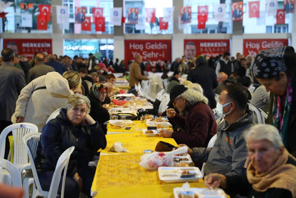 Büyükşehir Belediyesi'nden iftar bereketi - Mega TV Buyuksehir Belediyesinden Iftar Bereketi 1 min 1 - Mega TV