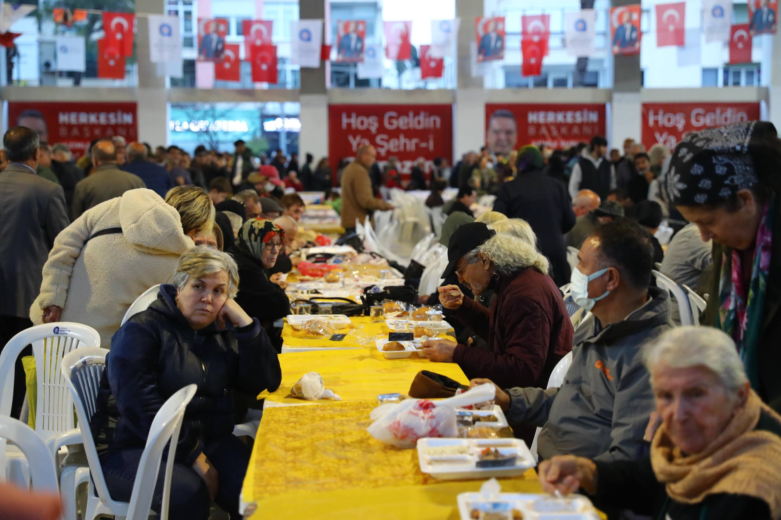 Büyükşehir Belediyesi'nden iftar bereketi - Mega TV Büyükşehir Belediyesi'nden İftar Bereketi (1)-min (1)