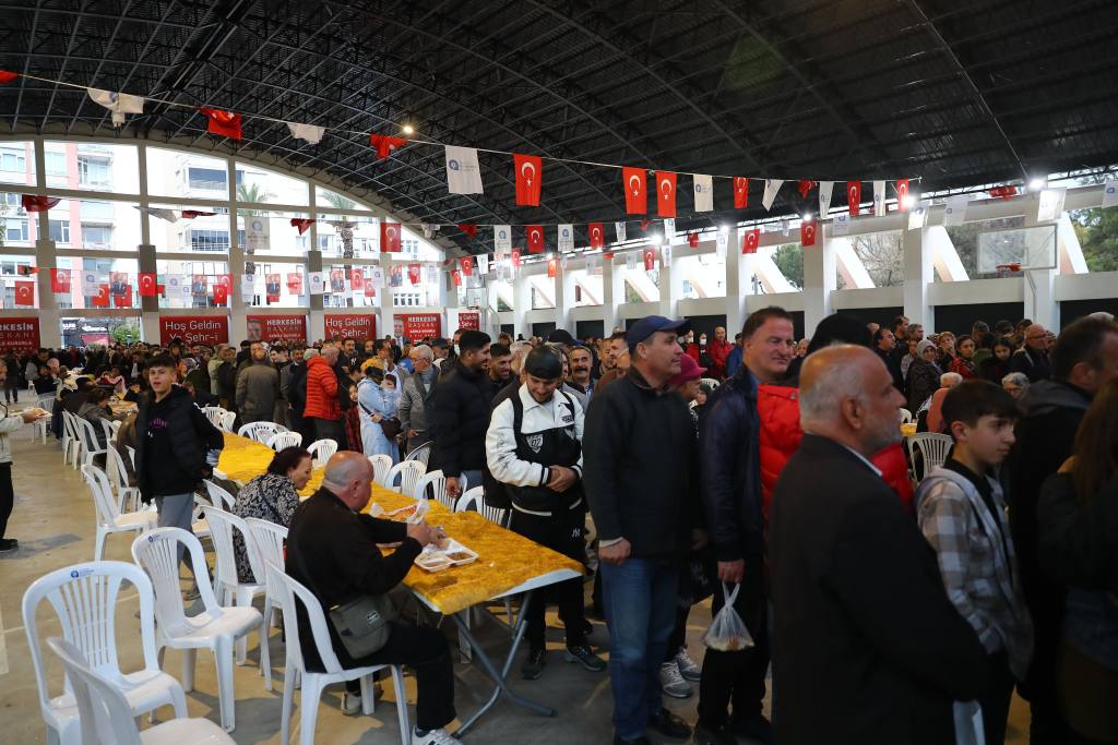 Büyükşehir Belediyesi'nden iftar bereketi - Mega TV Buyuksehir Belediyesinden Iftar Bereketi 2 min 1 - Mega TV