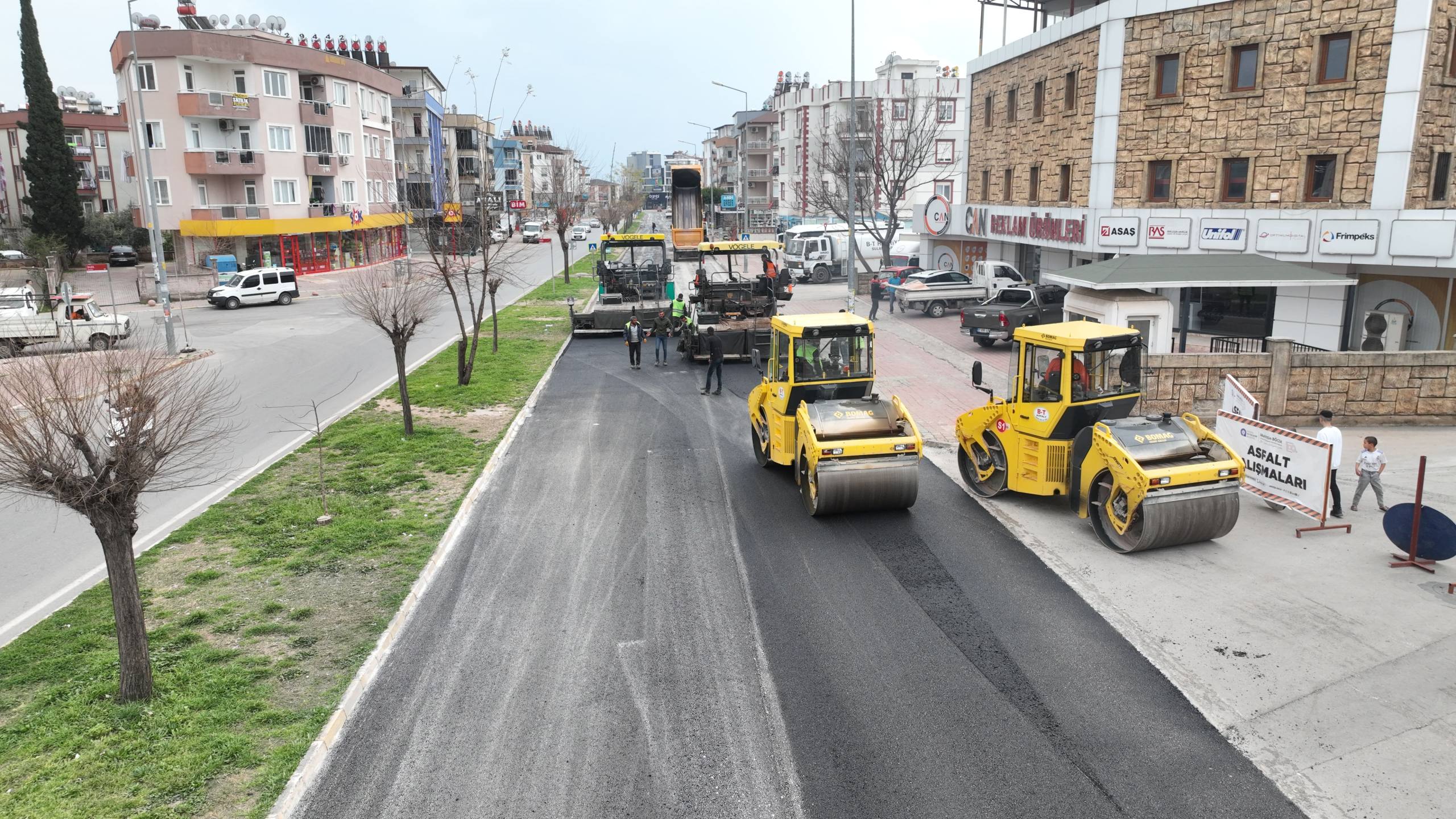Büyükşehir’den Ceyhan Caddesi’ne sıcak asfalt