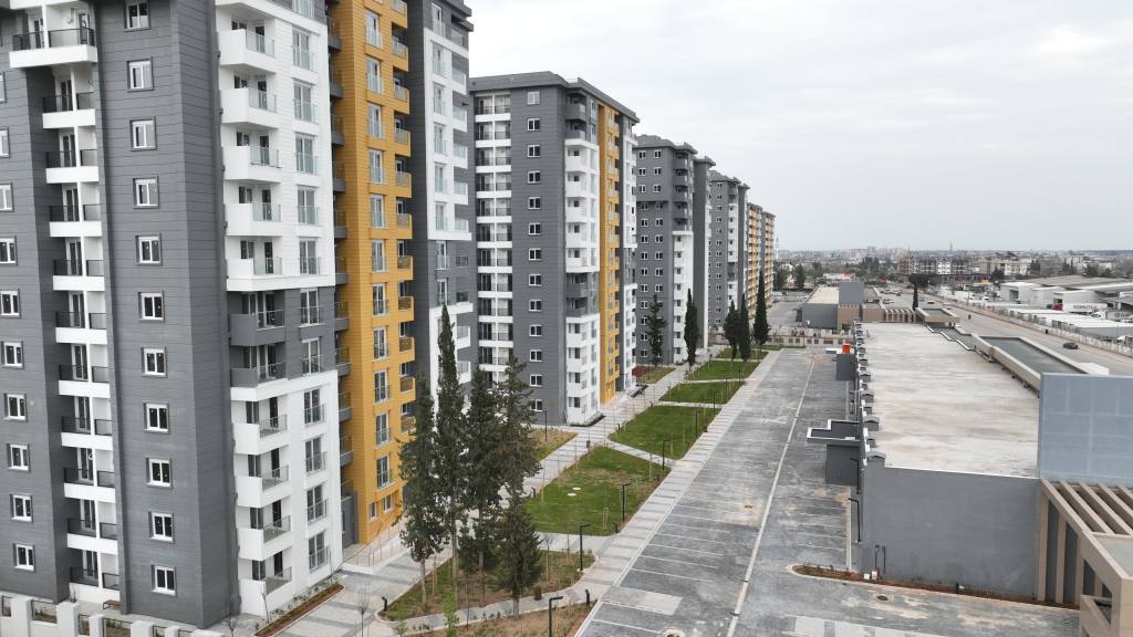 Güneş Mahallesi’nde çifte tören - Mega TV DJI 0978 min - Mega TV