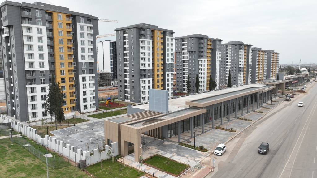 Güneş Mahallesi’nde çifte tören - Mega TV DJI 0981 min - Mega TV