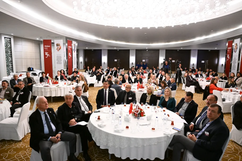 Başkan Böcek iş insanlarıyla buluştu - Mega TV DSC 2818 - Mega TV