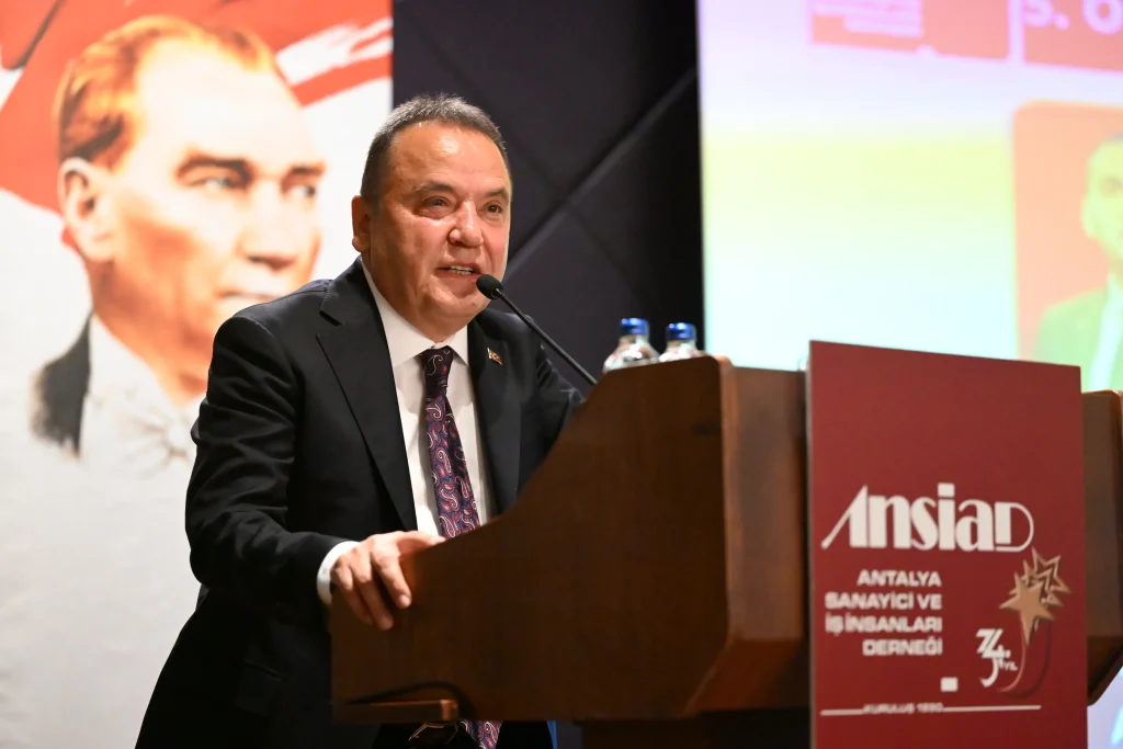 Başkan Böcek iş insanlarıyla buluştu - Mega TV DSC 2926 - Mega TV