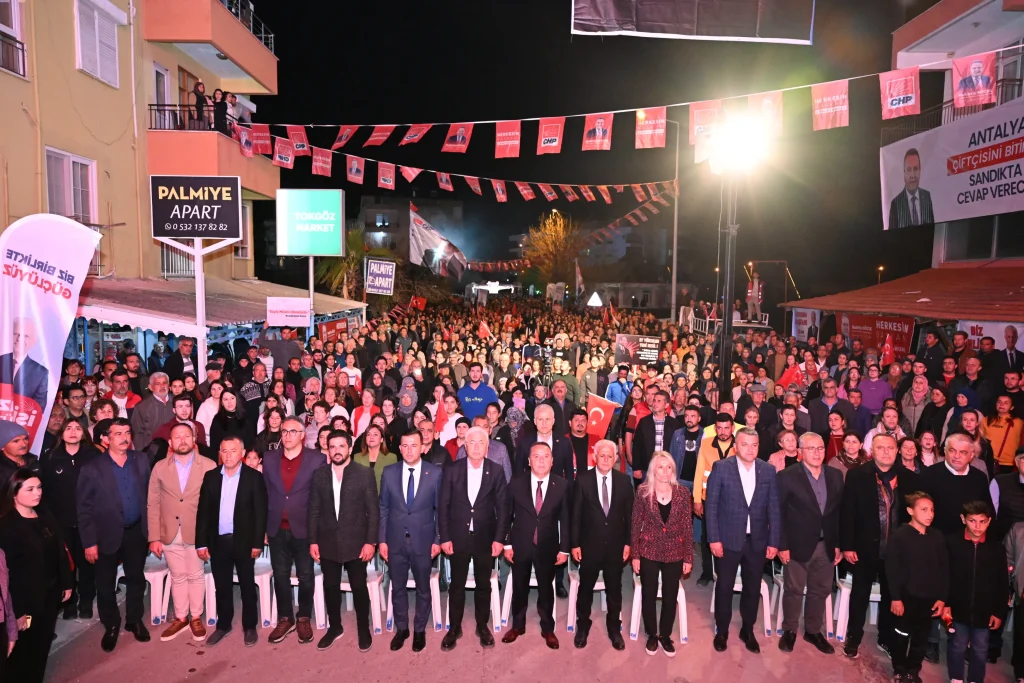 Başkan Böcek’e Demre’de sevgi seli - Mega TV DSC 6082 - Mega TV