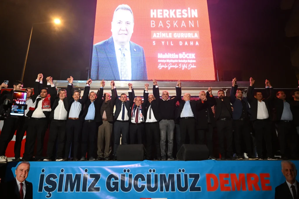 Başkan Böcek’e Demre’de sevgi seli - Mega TV DSC 7492 - Mega TV