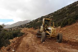Bayındır Yayla Yolu ulaşıma elverişli hale getiriliyor - Mega TV ELMALI BAYINDIR YAYLA YOLU 1 min - Mega TV