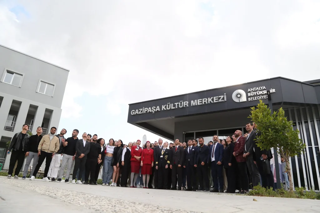 GELECEGIN HAVACILARI USTALARINDAN DERS ALDILAR 8 - Mega TV