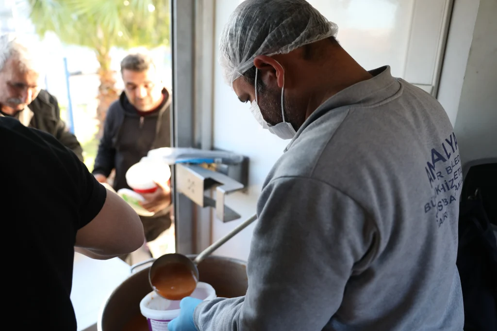 Gocerler Mahallesi Iftar Yemegi 1 - Mega TV