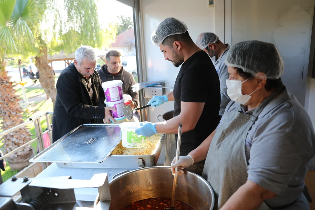 Gocerler Mahallesi Iftar Yemegi 2 - Mega TV