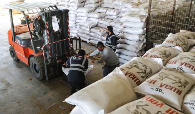 Korkutelili çiftçilere 36 ton yem desteği 