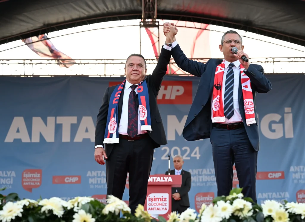 Özgür Özel’den Başkan Böcek’e övgüler - Mega TV Ozgur Ozel Antalya Bulusmasi miting 6 1 - Mega TV