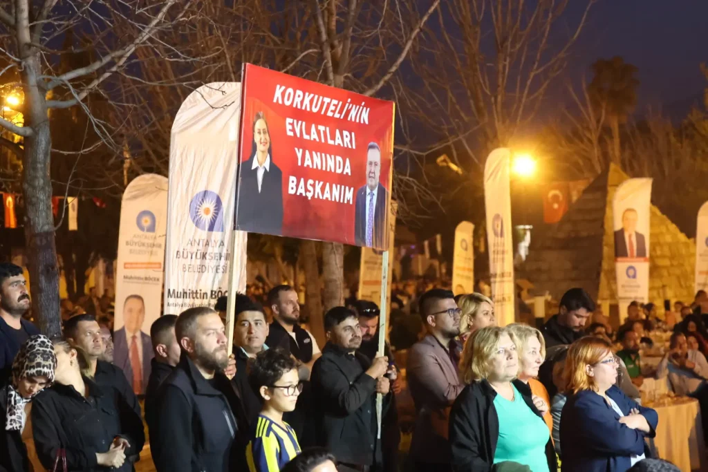 Muhittin Böcek, Büyükşehir Belediyesi personeliyle buluştu - Mega TV Personel Iftar Yemegi 11 - Mega TV