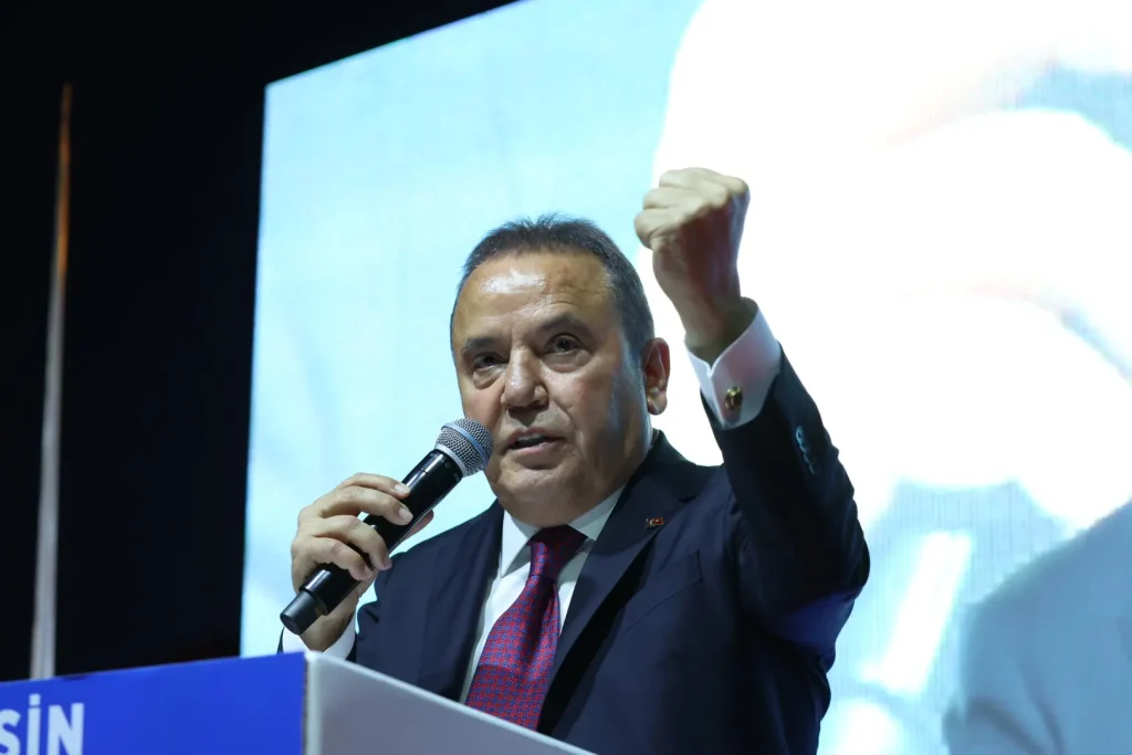 Muhittin Böcek, Büyükşehir Belediyesi personeliyle buluştu - Mega TV Personel Iftar Yemegi 13 - Mega TV