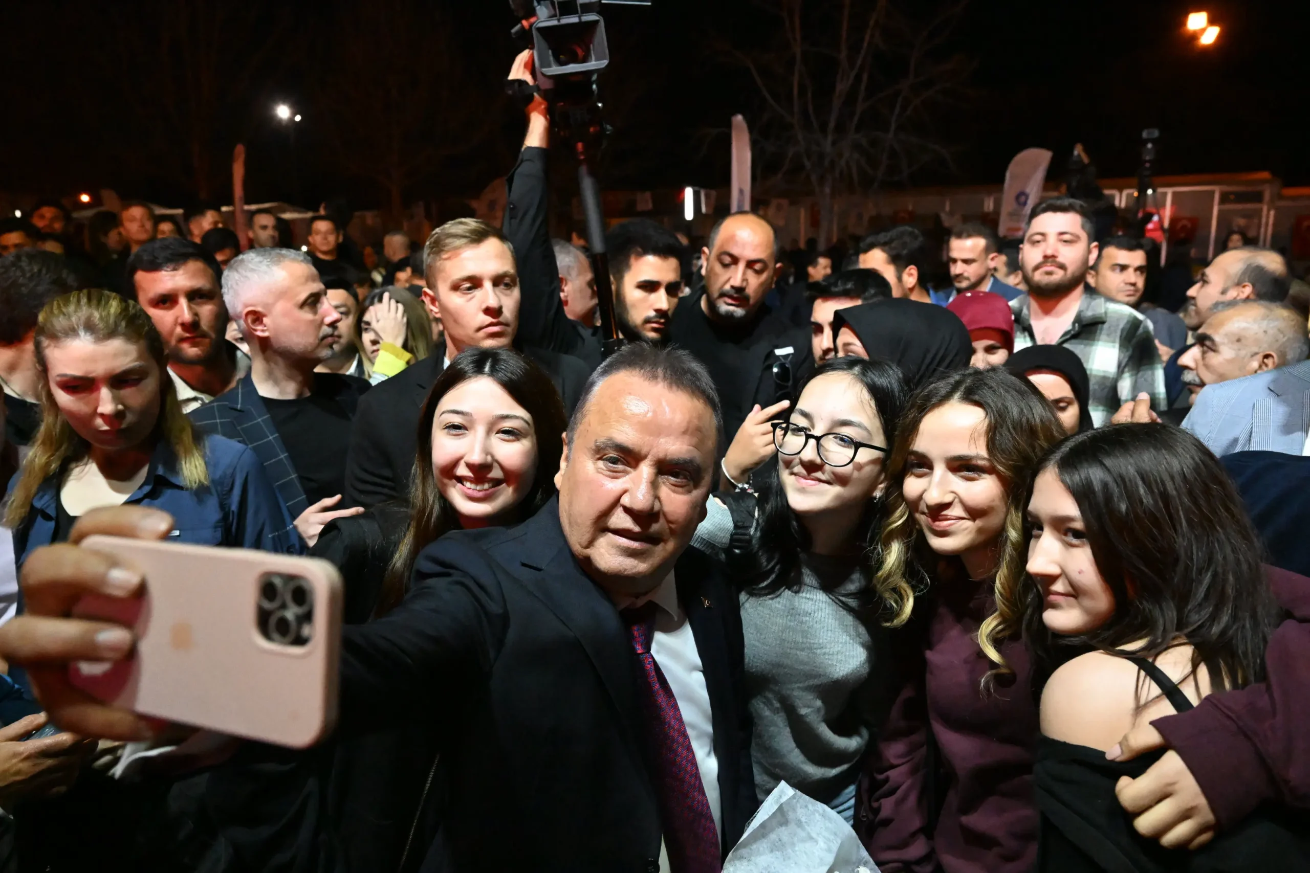 Muhittin Böcek, Büyükşehir Belediyesi personeliyle buluştu