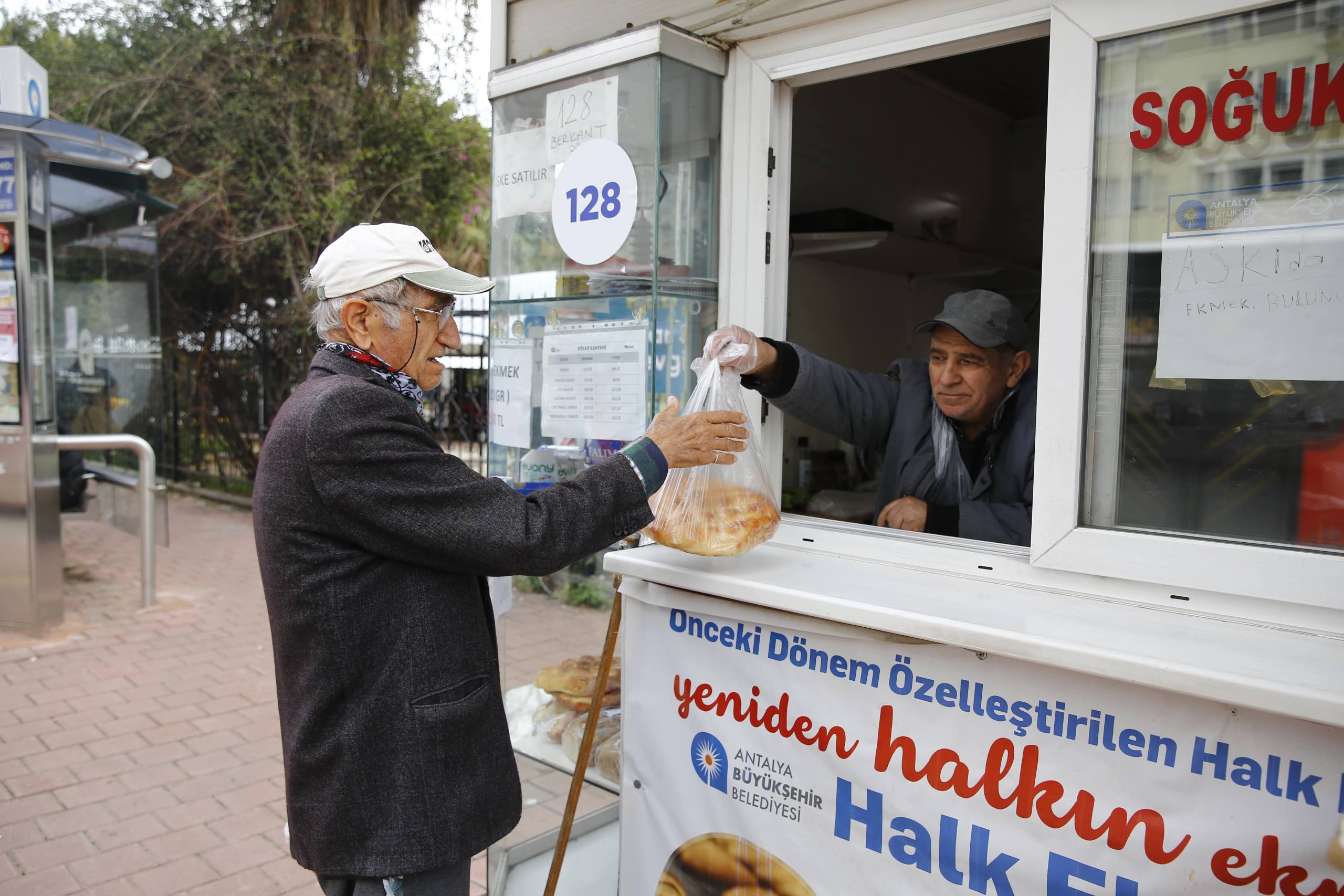 Ramazan pidesi Halk Ekmek Büfelerinde - Mega TV Ramazan Pidesi Halk Ekmek Büfeleri'nde (5)-min