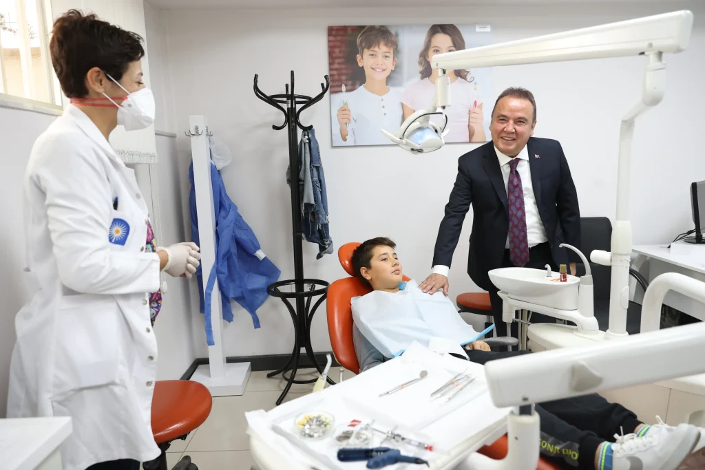 Başkan Böcek, “Halkçı projeler sürecek” - Mega TV Saglik merkezi 12 - Mega TV
