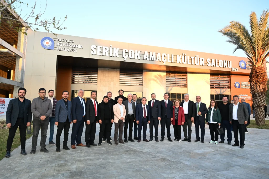 Başkan Böcek, Serikli vatandaşlarla buluştu - Mega TV Serik Kultur Merkezi 3 - Mega TV