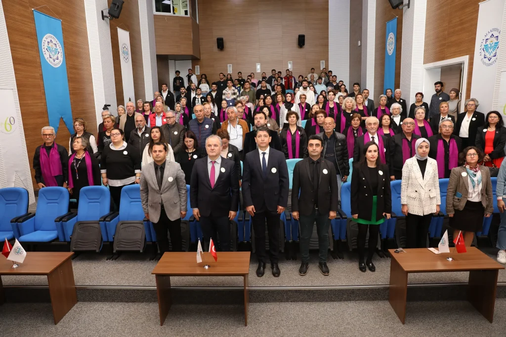 Tazelenme Üniversitesi Öğrencilerinden sergi ve koro etkinliği - Mega TV TAZELENME UNIVERSITESI OGRENCILERINDEN SERGI VE KORO ETKINLIGI 2 - Mega TV