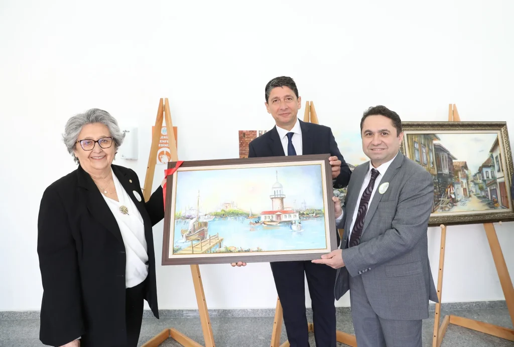 Tazelenme Üniversitesi Öğrencilerinden sergi ve koro etkinliği - Mega TV TAZELENME UNIVERSITESI OGRENCILERINDEN SERGI VE KORO ETKINLIGI 8 - Mega TV