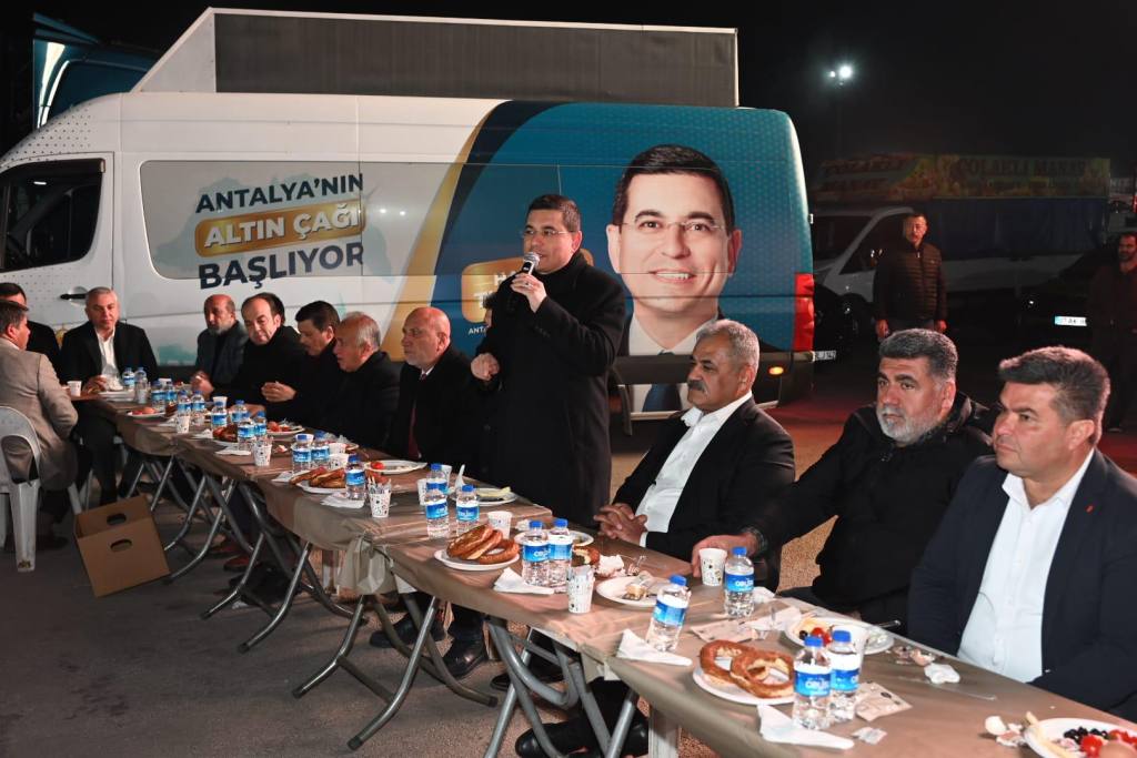 Tütüncü, Antalya hal esnafıyla sahur yaptı - Mega TV Tutuncu Antalya hal esnafiyla sahur yapti 4 - Mega TV