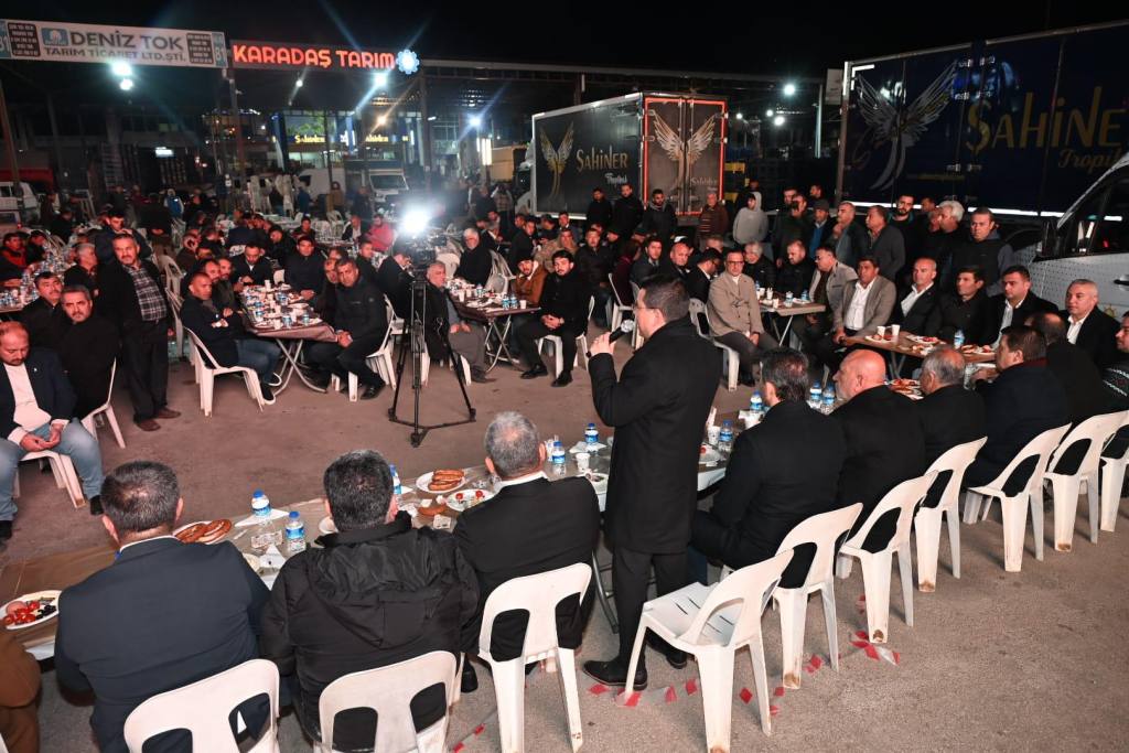 Tütüncü, Antalya hal esnafıyla sahur yaptı - Mega TV Tutuncu Antalya hal esnafiyla sahur yapti 8 - Mega TV
