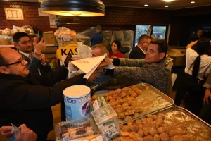 Hakan Tütüncü, Döşemealtı'nda İlçe Sakinleriyle Buluştu ve Ramazan İftarı Gerçekleştirdi - Mega TV iftar