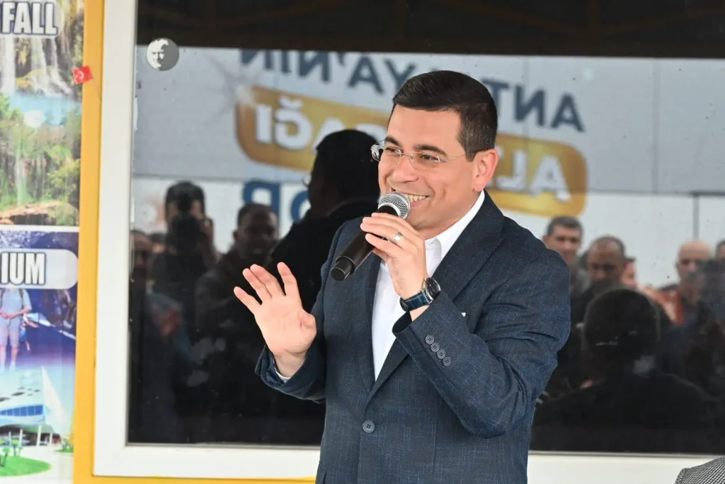 Tutuncu Manavgati karis karis gezdi 11 - Mega TV