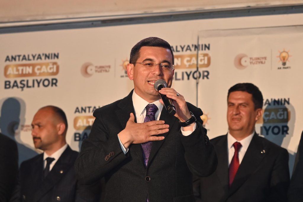 Tutuncu Musluklardan icilebilir su akmali sen ASATin baskanisin 3 1 - Mega TV
