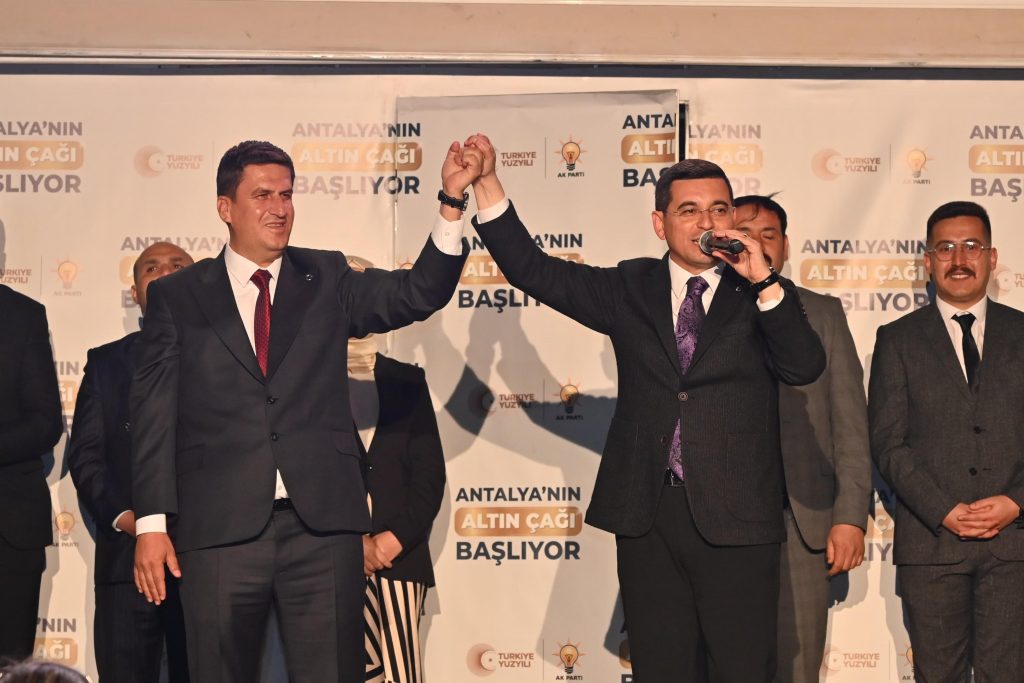 Tutuncu Musluklardan icilebilir su akmali sen ASATin baskanisin 4 - Mega TV