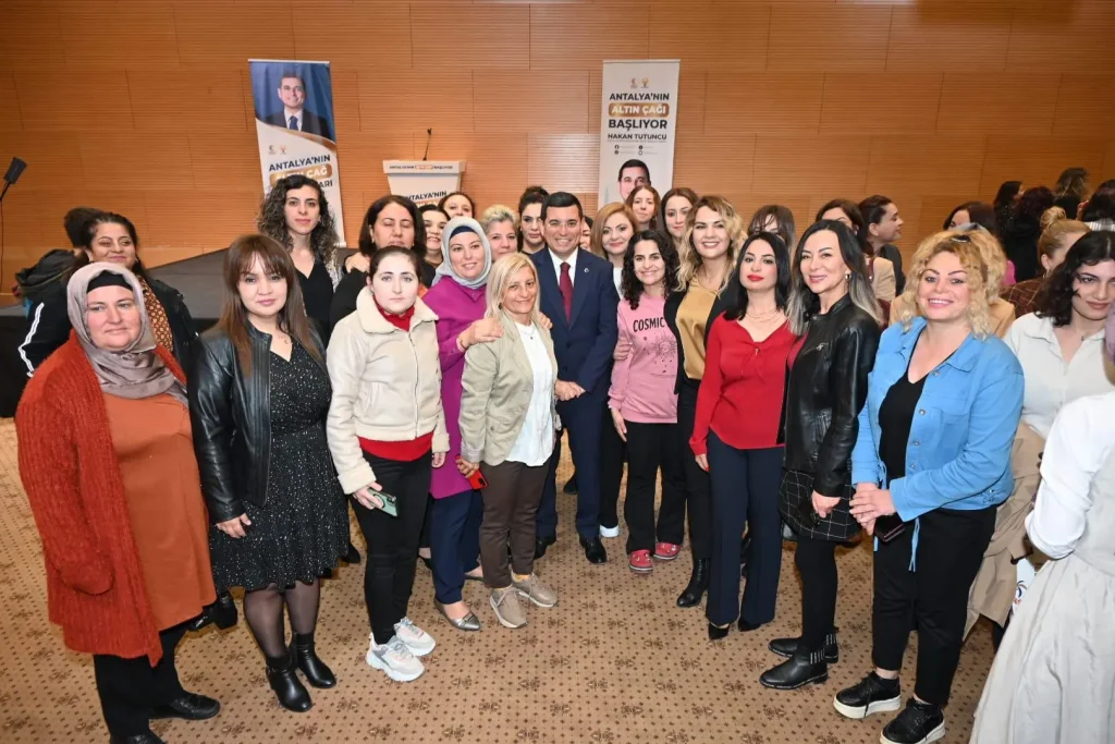 Tütüncü, emekçi kadınlar buluşmasında - Mega TV emekçi kadınlar