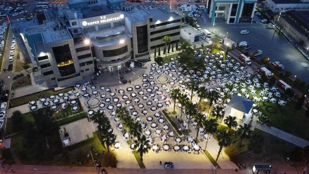 Tütüncü’den Kepez Belediyesi çalışanlarına veda iftar - Mega TV Tutuncuden Kepez Belediyesi calisanlarina veda iftari 2 - Mega TV