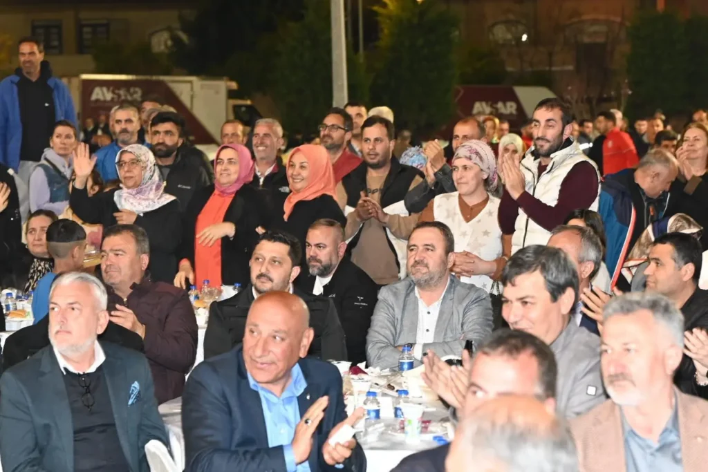 Tütüncü’den Kepez Belediyesi çalışanlarına veda iftar - Mega TV Tutuncuden Kepez Belediyesi calisanlarina veda iftari 3 - Mega TV