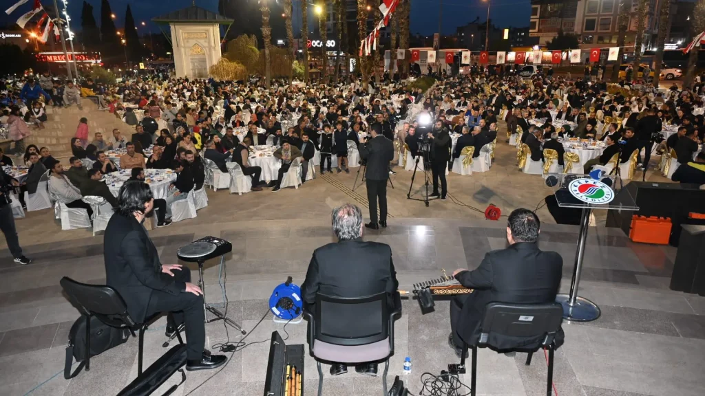 Tütüncü’den Kepez Belediyesi çalışanlarına veda iftar - Mega TV Tutuncuden Kepez Belediyesi calisanlarina veda iftari 4 - Mega TV