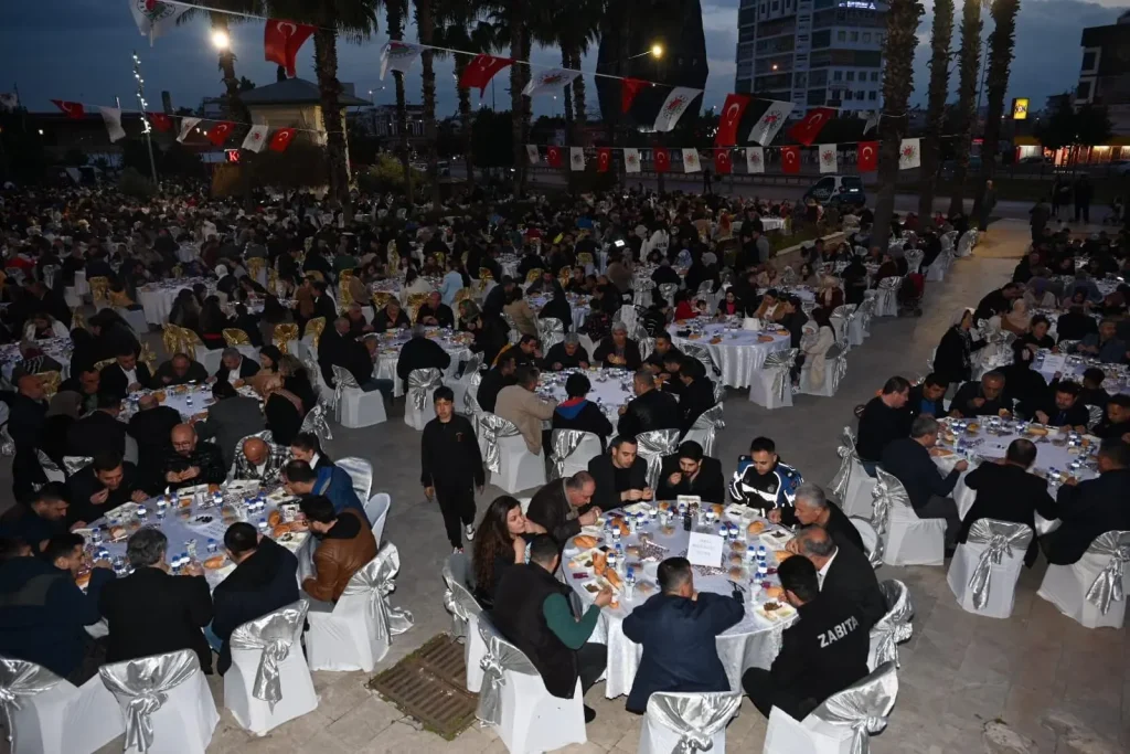 Tütüncü’den Kepez Belediyesi çalışanlarına veda iftar - Mega TV Tutuncuden Kepez Belediyesi calisanlarina veda iftari 6 - Mega TV