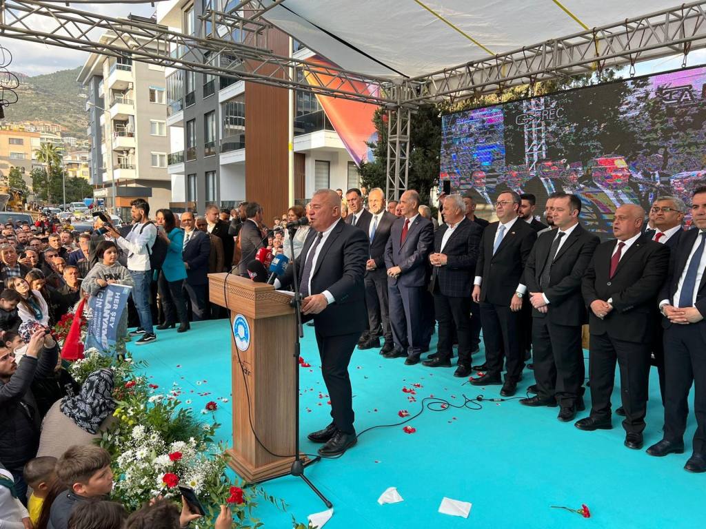 Şahin'in ofis açılışına yoğun ilgi - Mega TV WhatsApp Image 2024 03 03 at 18.35.17 - Mega TV