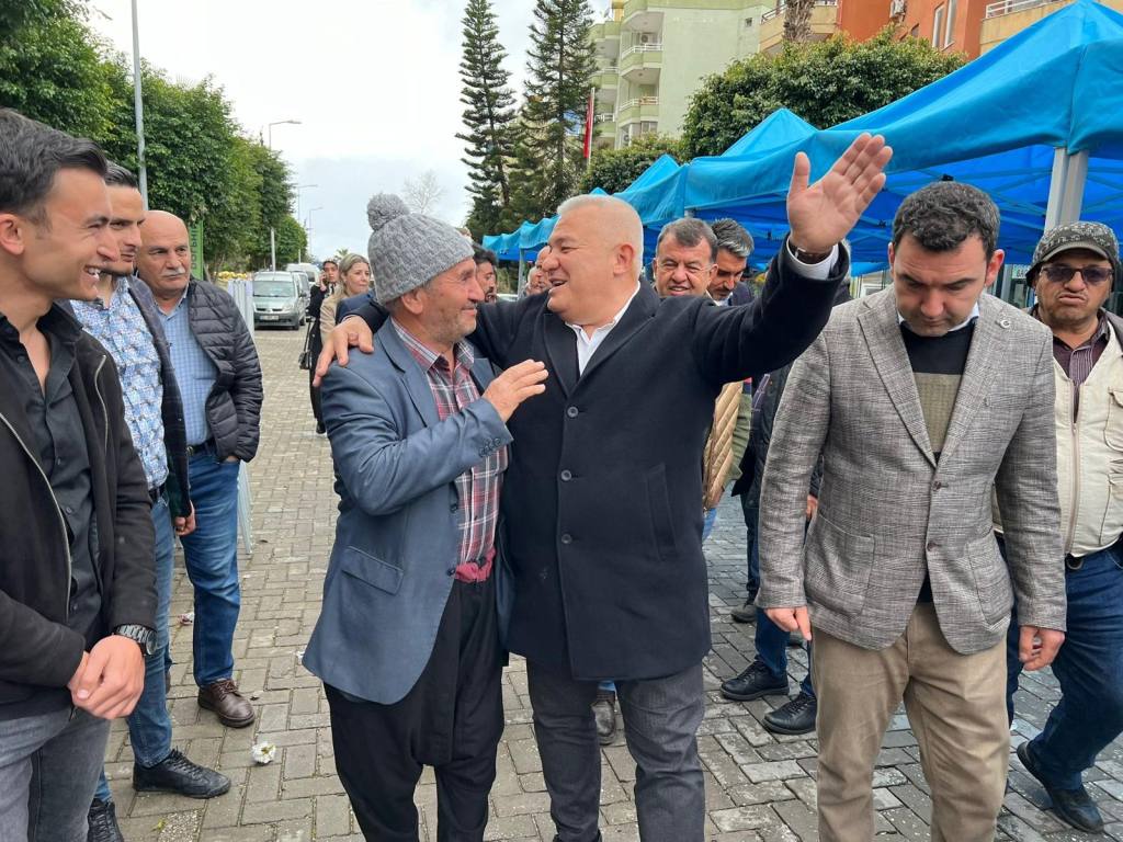 Şahin mağdur üreticileri yalnız bırakmadı - Mega TV WhatsApp Image 2024 03 06 at 20.19.44 - Mega TV