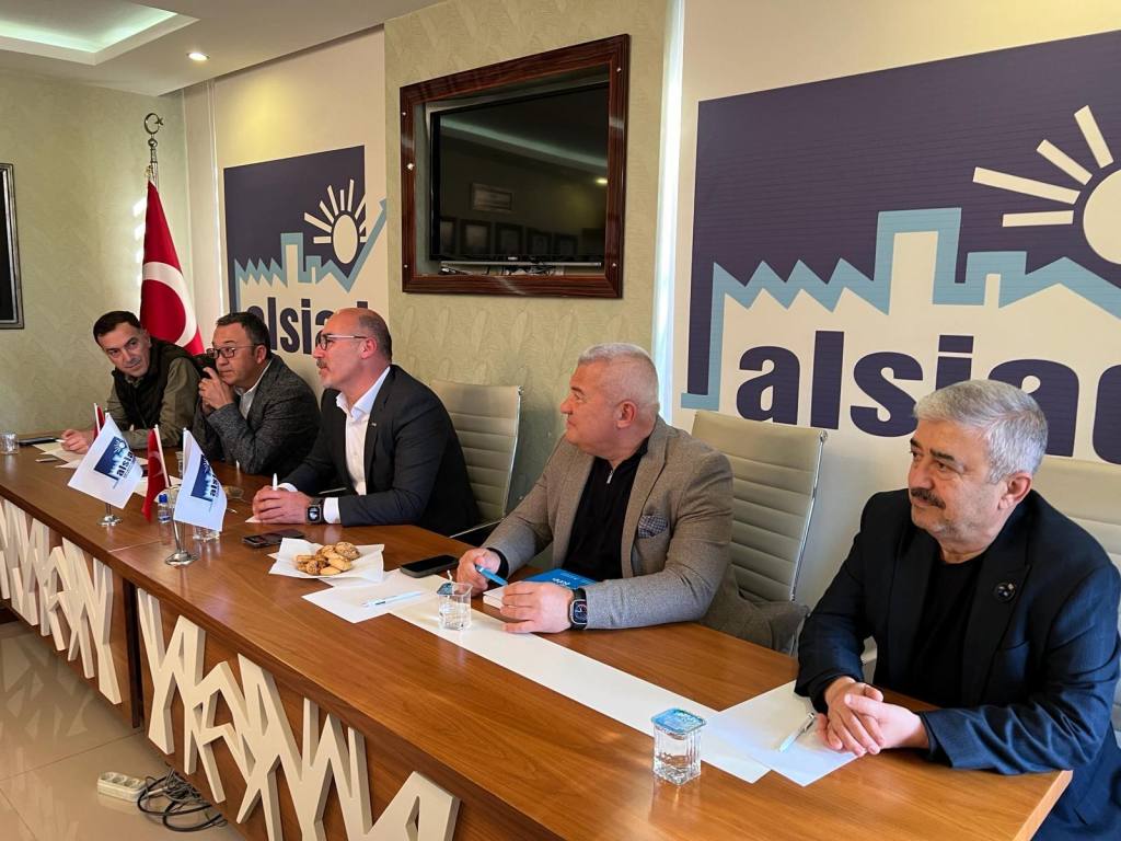 Şahin mağdur üreticileri yalnız bırakmadı - Mega TV WhatsApp Image 2024 03 06 at 20.21.52 - Mega TV