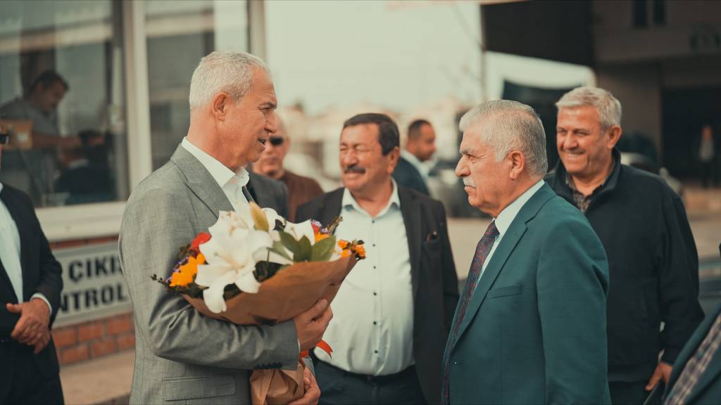 Hal esnafından Özçelik’e “Sizin gibisi 40 yılda bir gelir” - Mega TV WhatsApp Image 2024 03 13 at 16.33.40 - Mega TV