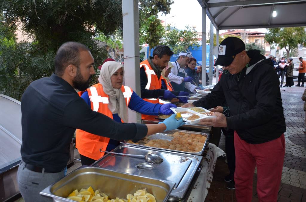 Büyükşehir vatandaşın iftar sofrasına destek oluyor - Mega TV WhatsApp Image 2024 03 14 at 11.56.53 - Mega TV