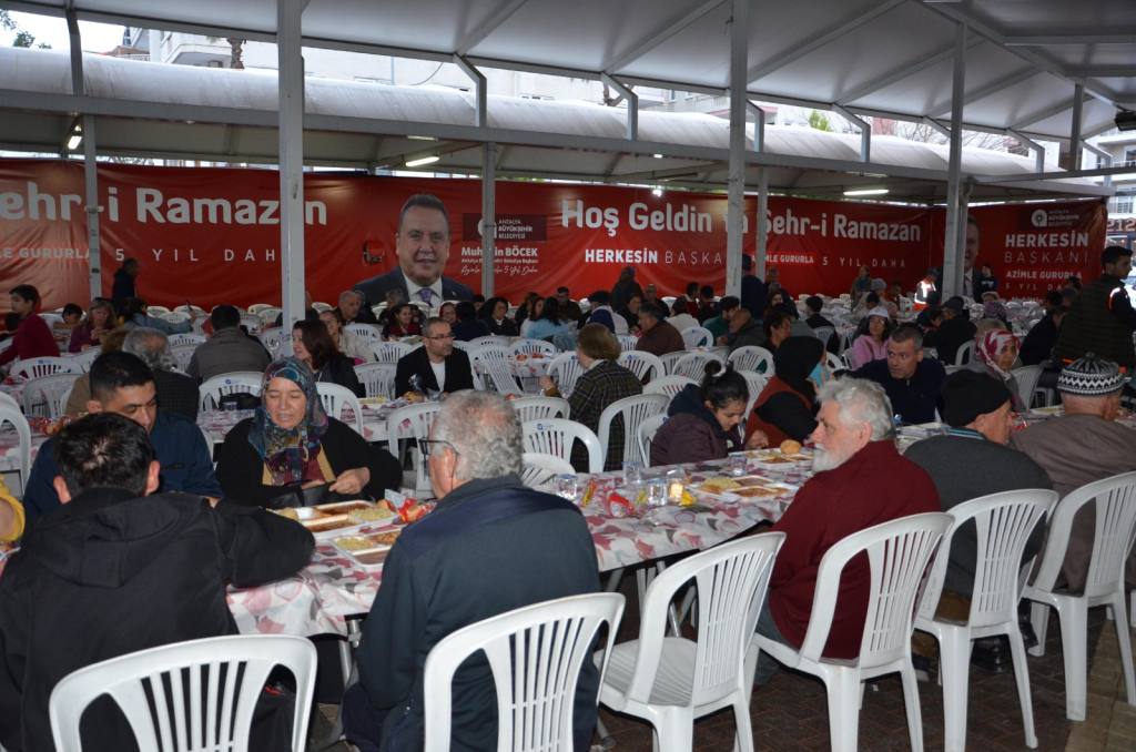 Büyükşehir vatandaşın iftar sofrasına destek oluyor - Mega TV WhatsApp Image 2024 03 14 at 11.56.55 - Mega TV