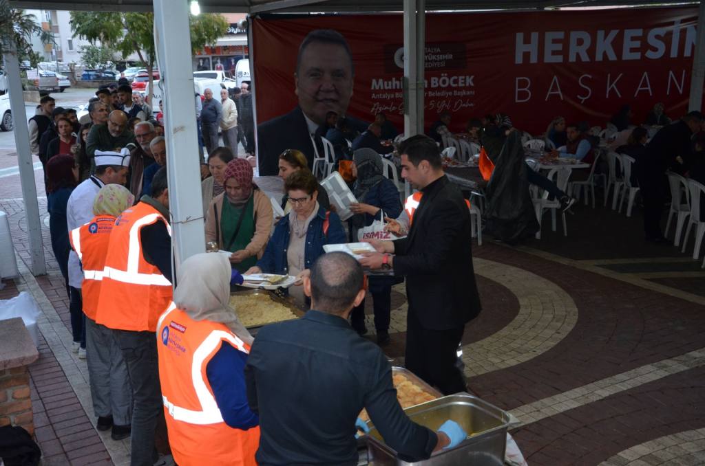 Büyükşehir vatandaşın iftar sofrasına destek oluyor - Mega TV WhatsApp Image 2024 03 14 at 11.56.56 - Mega TV