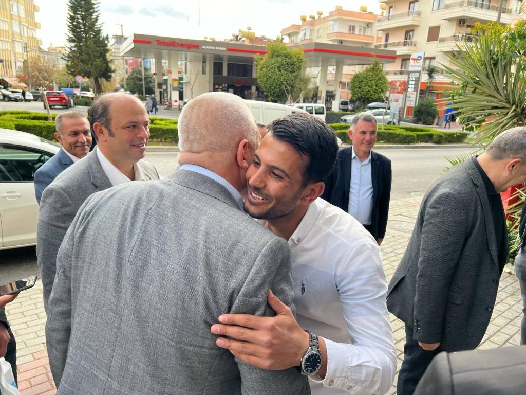 Şahin: 1 Nisan'da Alanya'ya hizmet rozetini takacağım - Mega TV WhatsApp Image 2024 03 17 at 18.29.45 - Mega TV