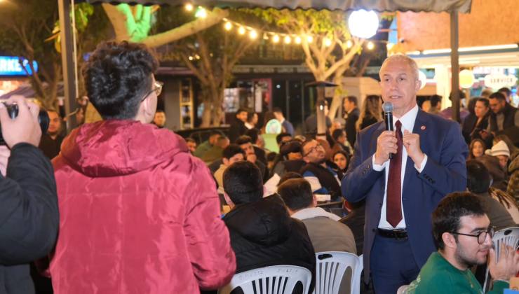 Özçelik gençlerle buluştu